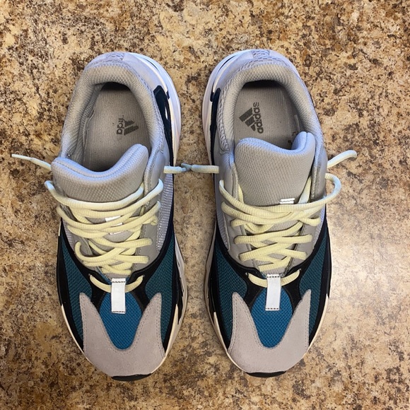 Yeezy Wave Runners Size 10
